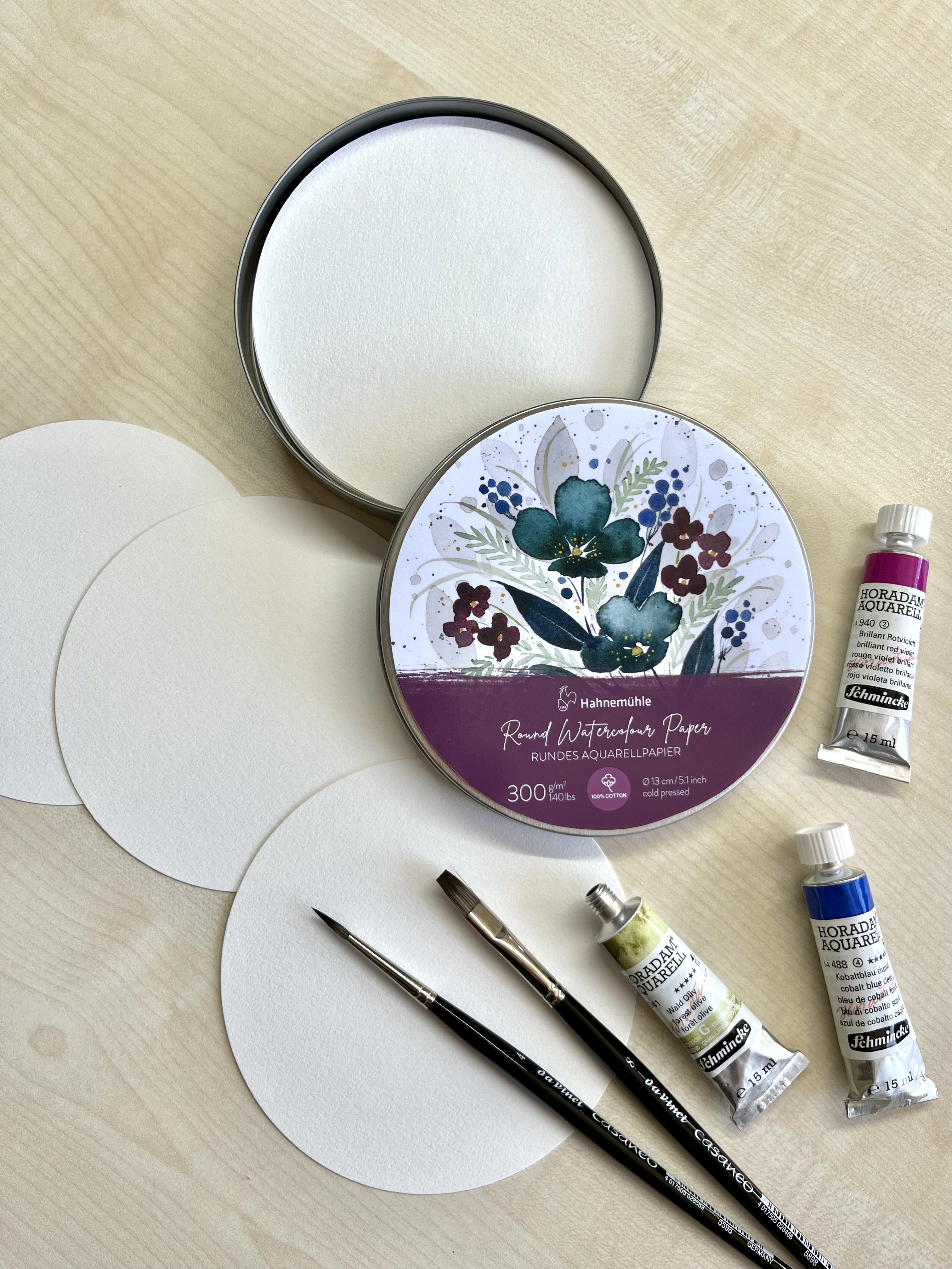 Round Watercolour Papier mit Pinseln