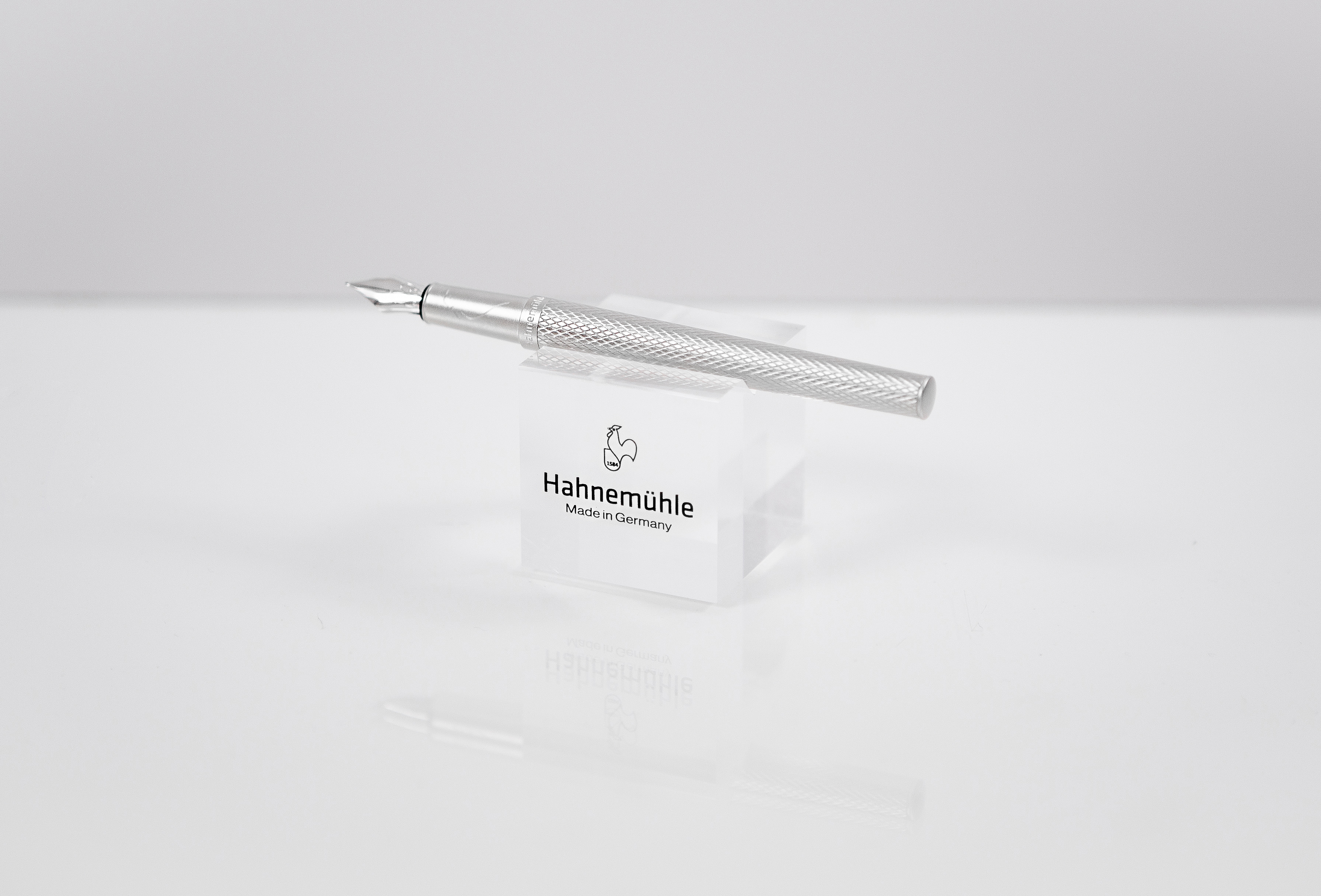 Aufsteller in Würfel-Form mit Stift