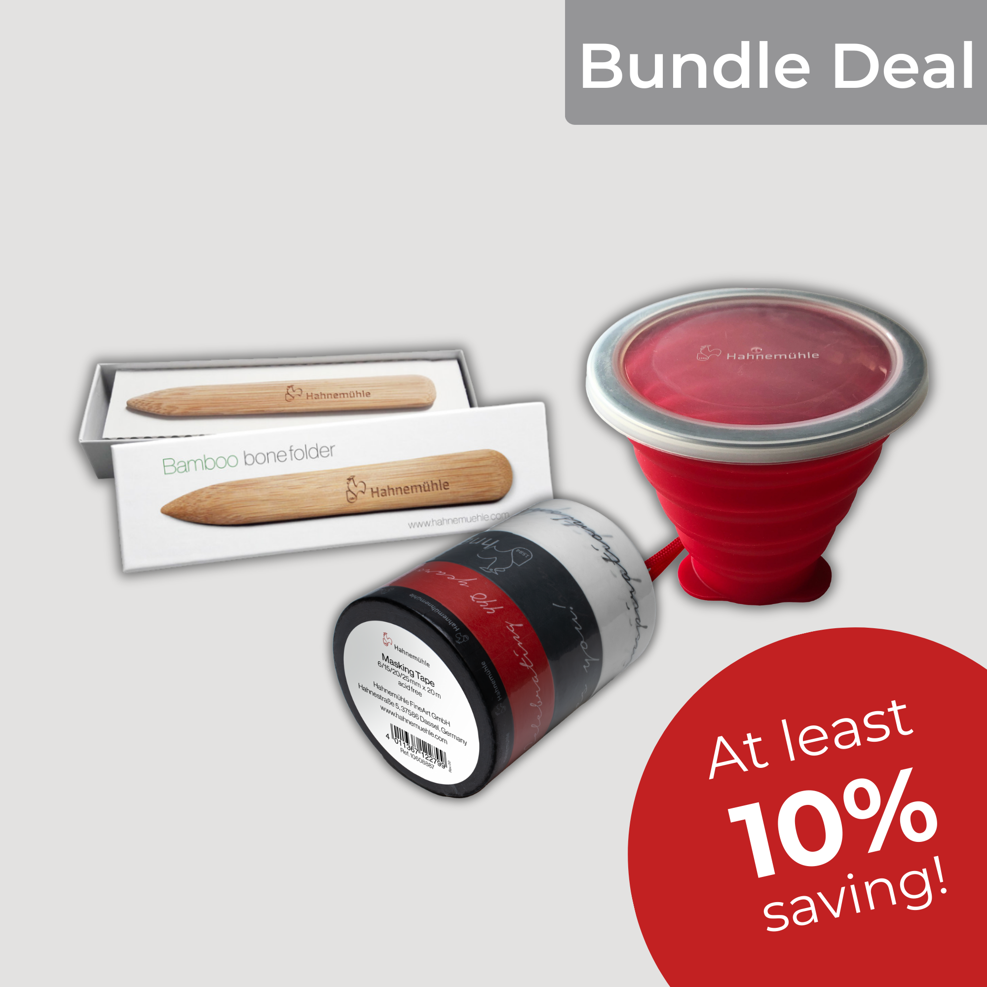 Bundle-Angebot mit Kreativzubehör: Bambus-Falzbein in Verpackung, Masking Tape und faltbarer roter Malbecher mit mindestens 10 % Rabatt