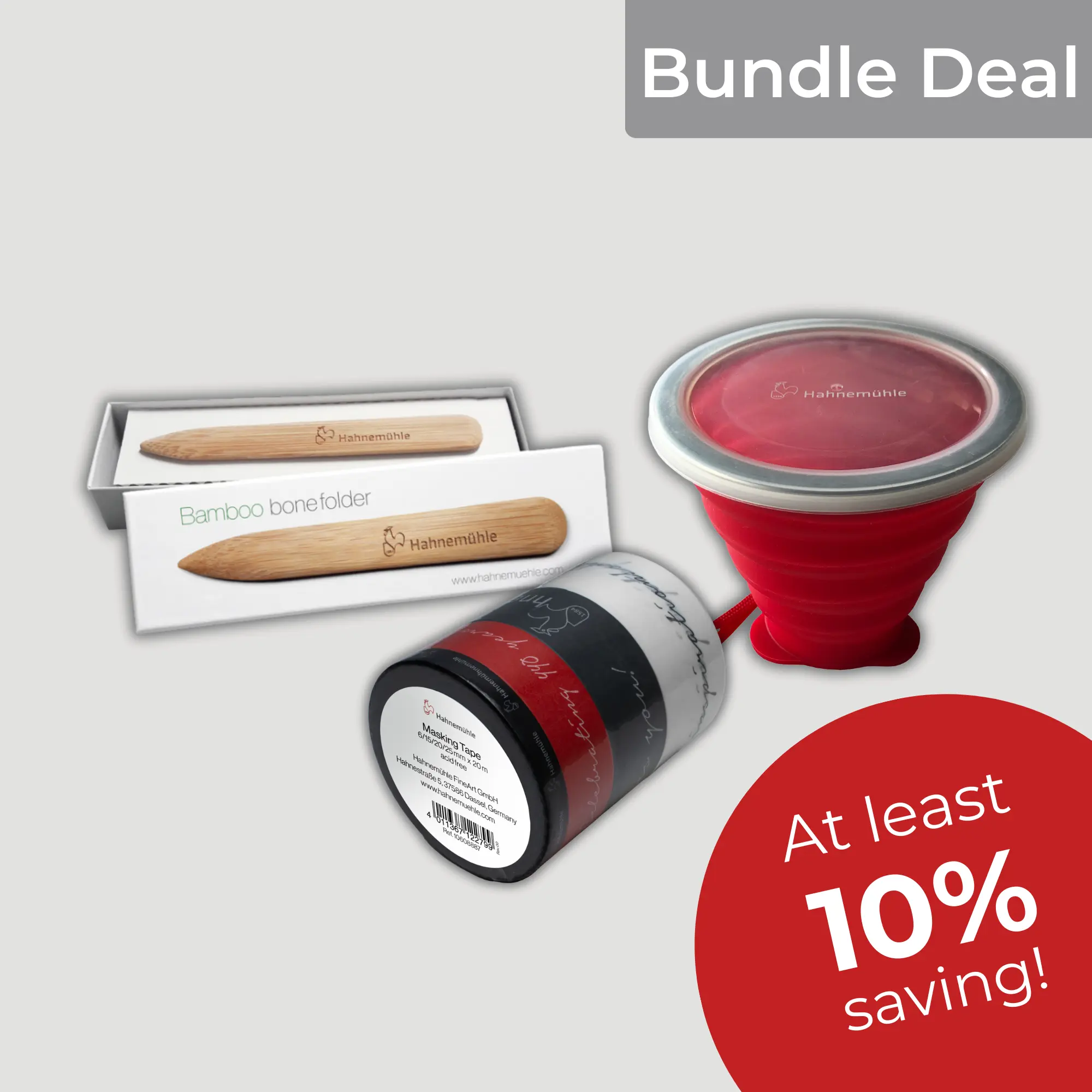 Bundle-Angebot mit Kreativzubehör: Bambus-Falzbein in Verpackung, Masking Tape und faltbarer roter Malbecher mit mindestens 10 % Rabatt