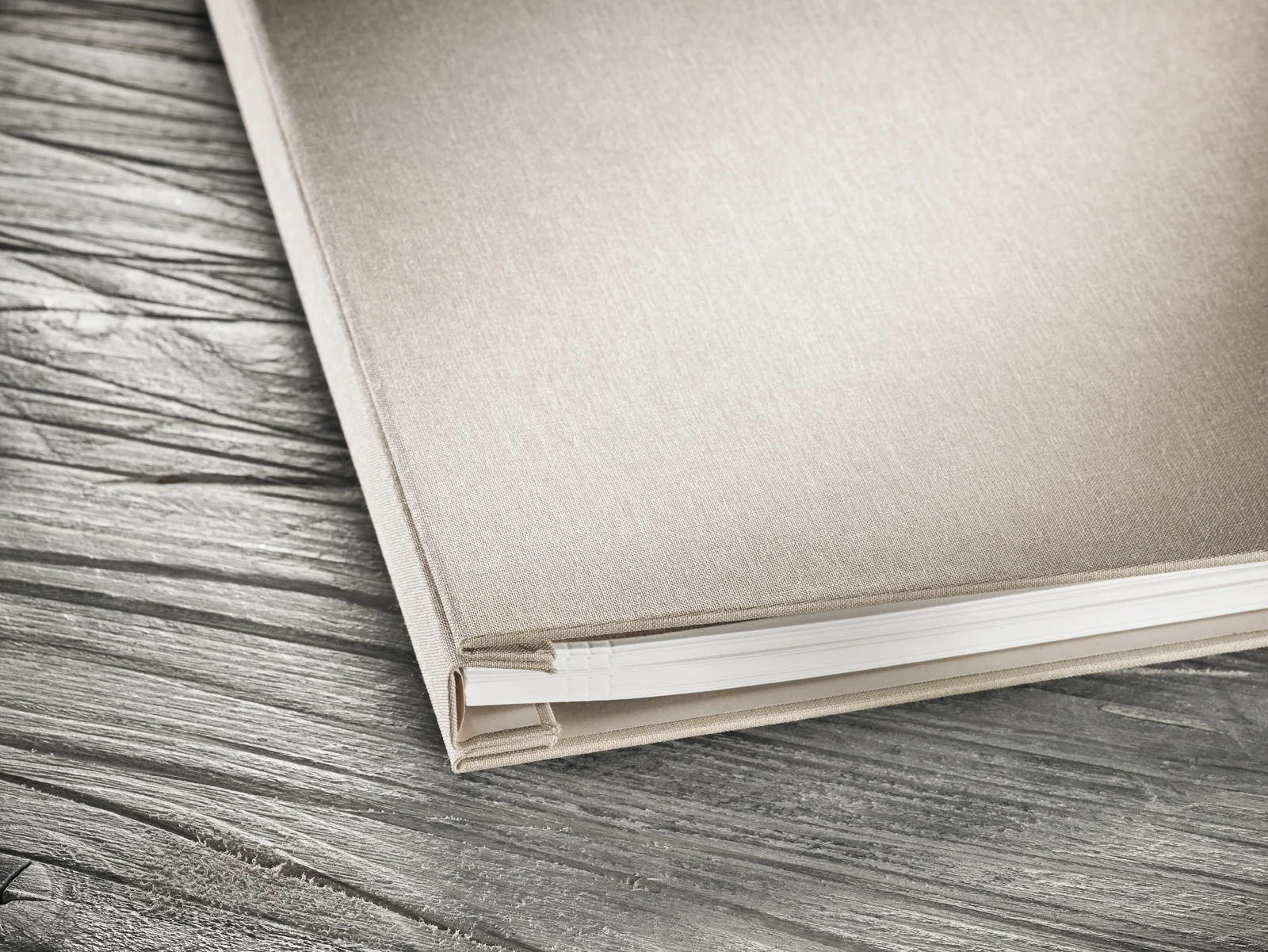 Linen Album sand Detailaufnahme