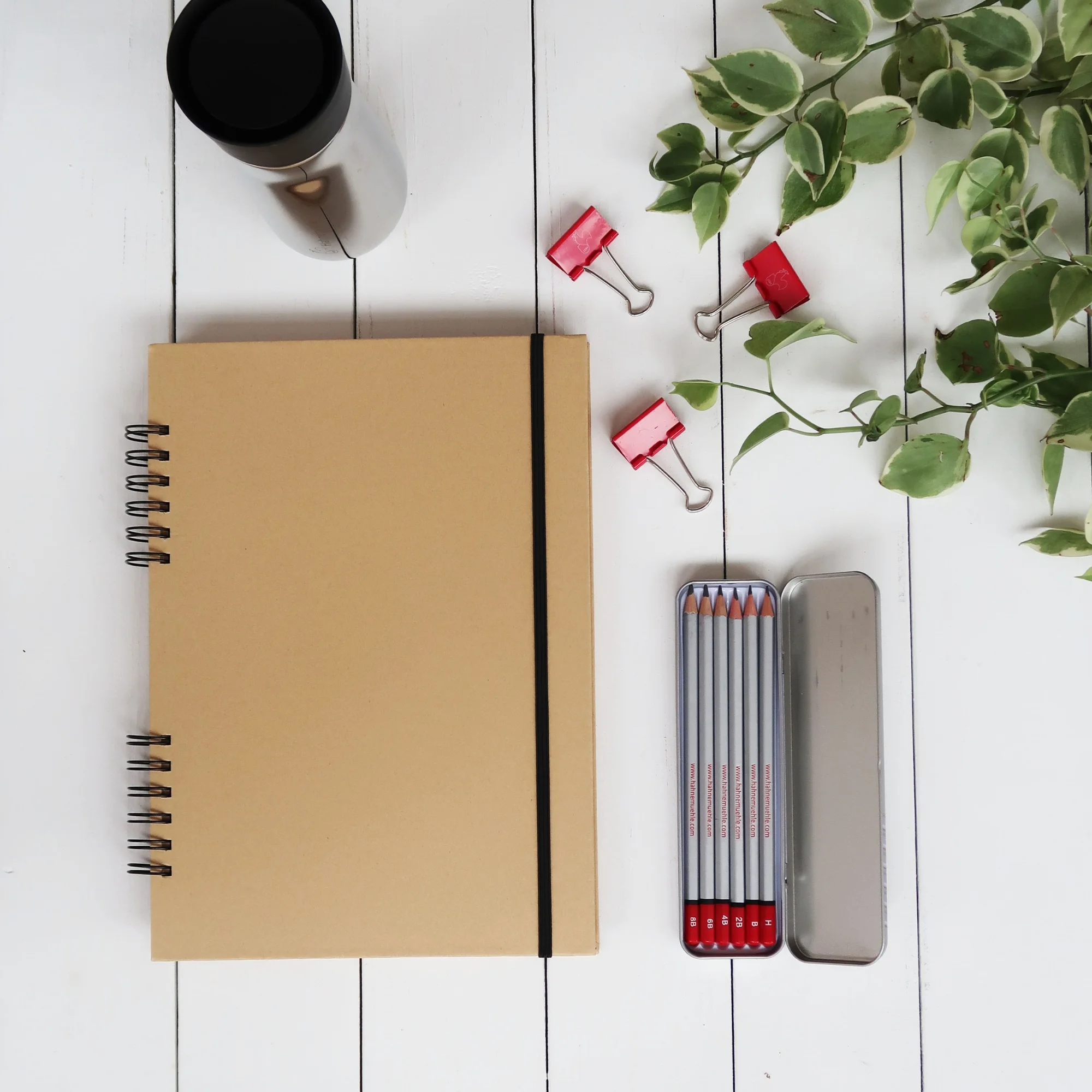 Kraft Sketch book mit Bleistiften